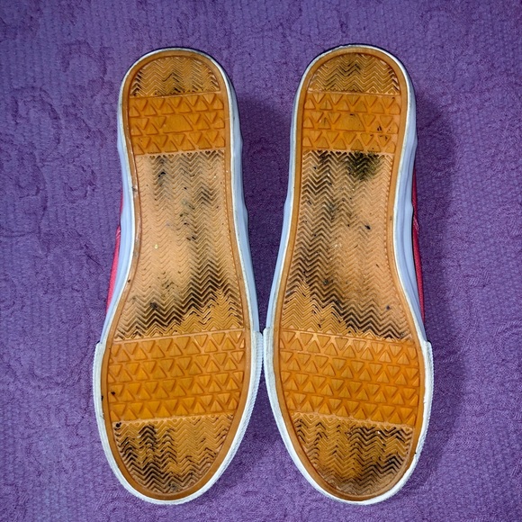 Coral Low Tops 💗🧡 - Picture 6 of 9